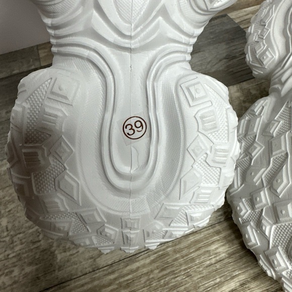 Youka White Shoes, Women 39 - Picture 7 of 7